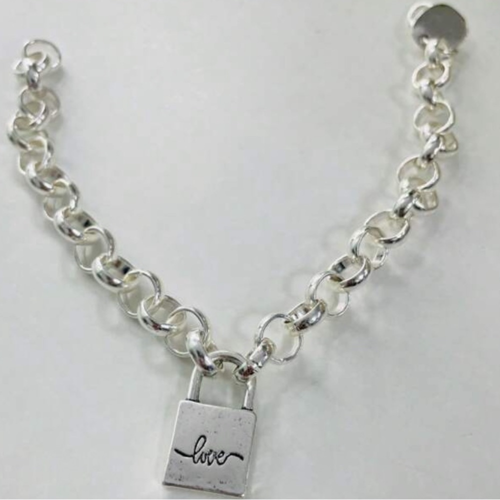 Love 💕 fashion Silver Love Charm Bracelet NWOT - Picture 5 of 6